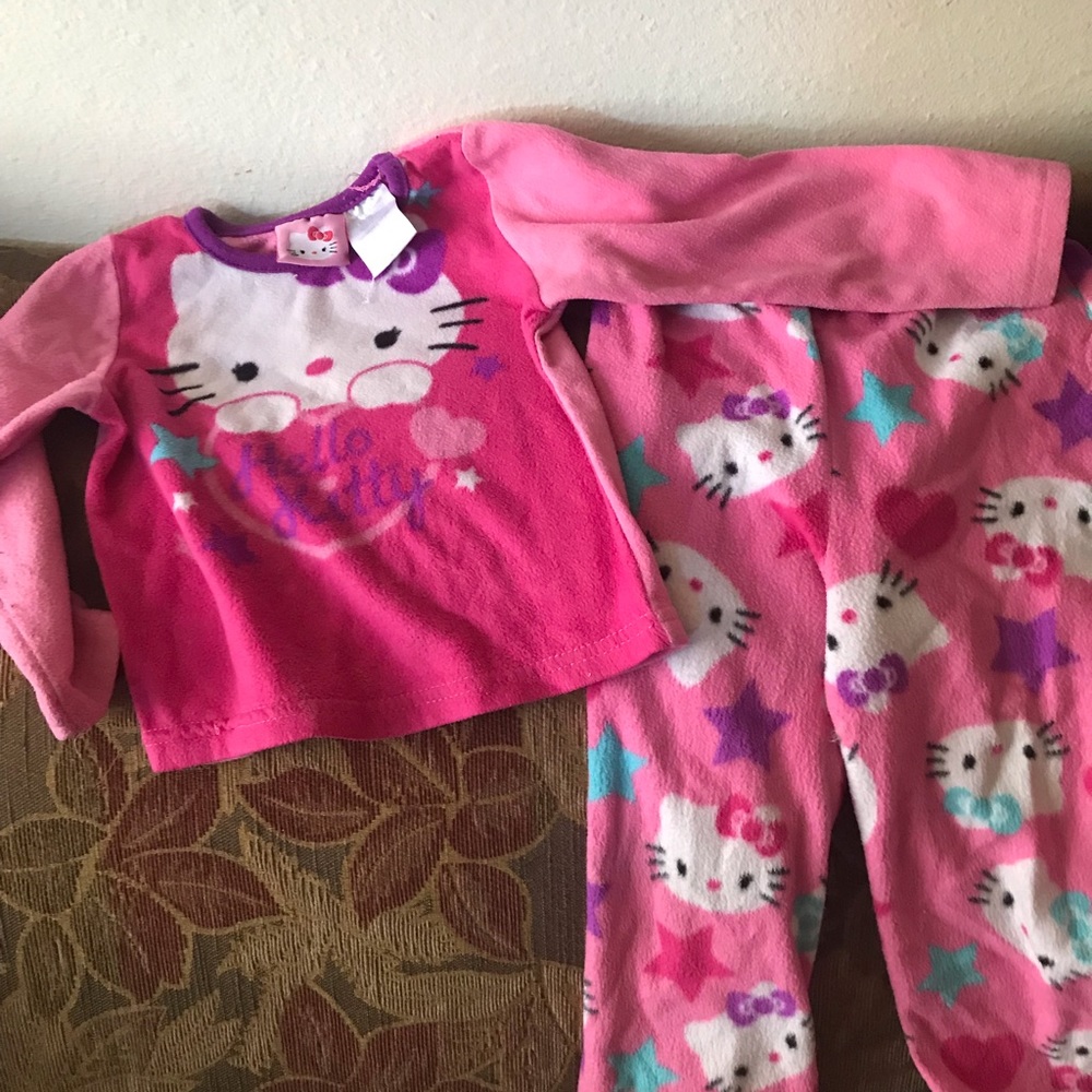 Lot of 7 items 2Toddlers and 24 months clothing